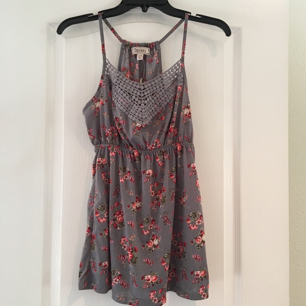 *DONATED* Grey floral strappy tank cinched